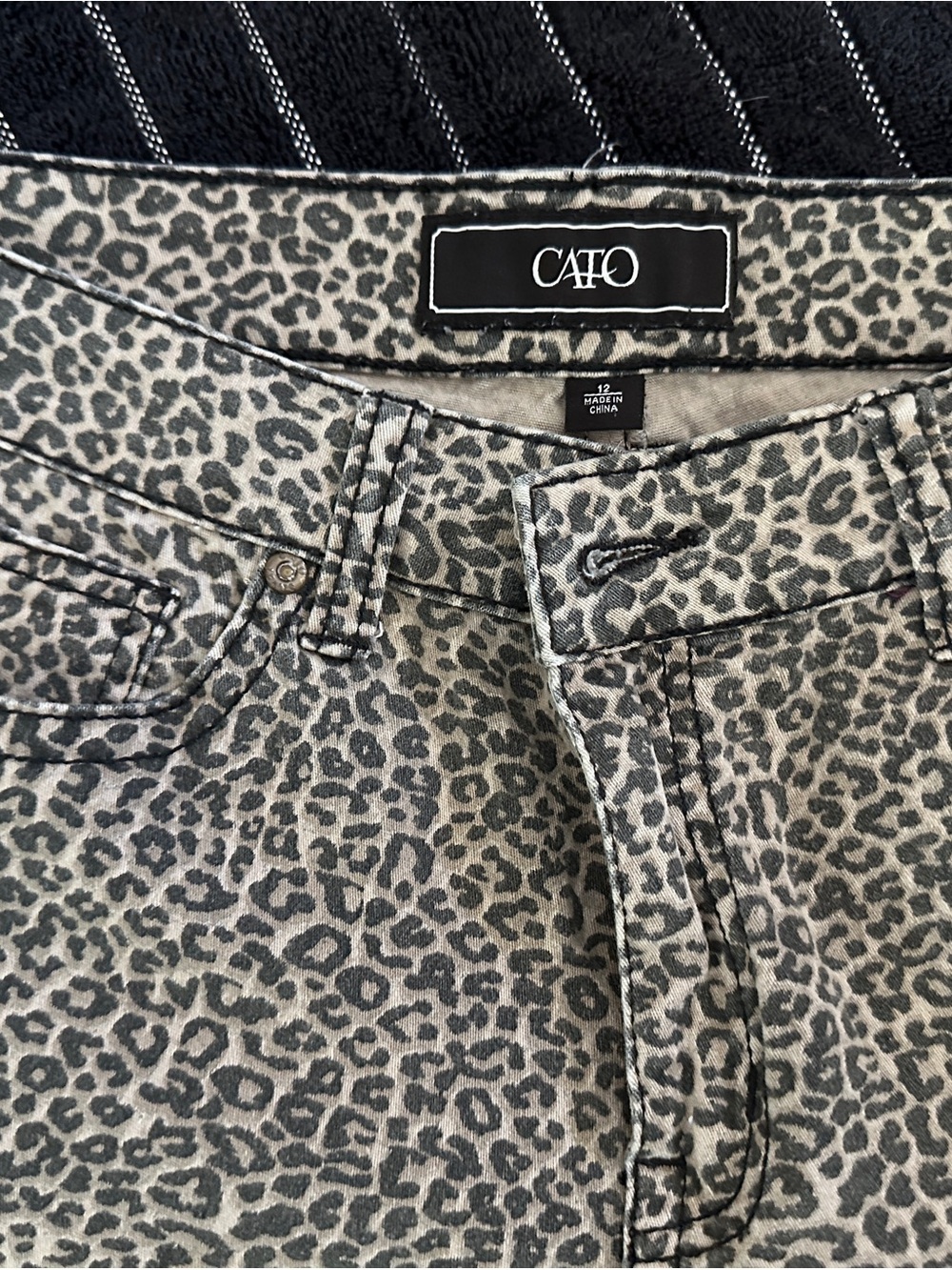 Cato Women's Gray Leopard Skinny Jeans